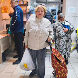 Неужели набор продуктов способен подарить счастье и новое дыхание людям после трудных времен